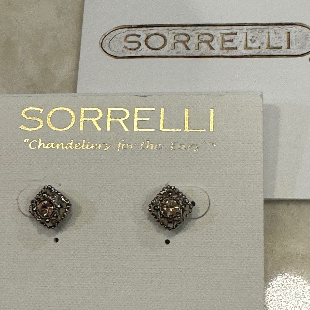 NWT Sorrelli French Blush crystal stud earrings